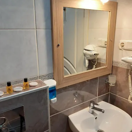 Ξενοδοχείο με διαμερίσματα Burak 4*