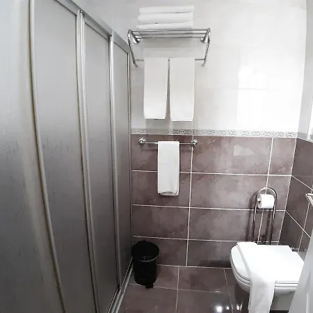 Ξενοδοχείο με διαμερίσματα Burak 4*